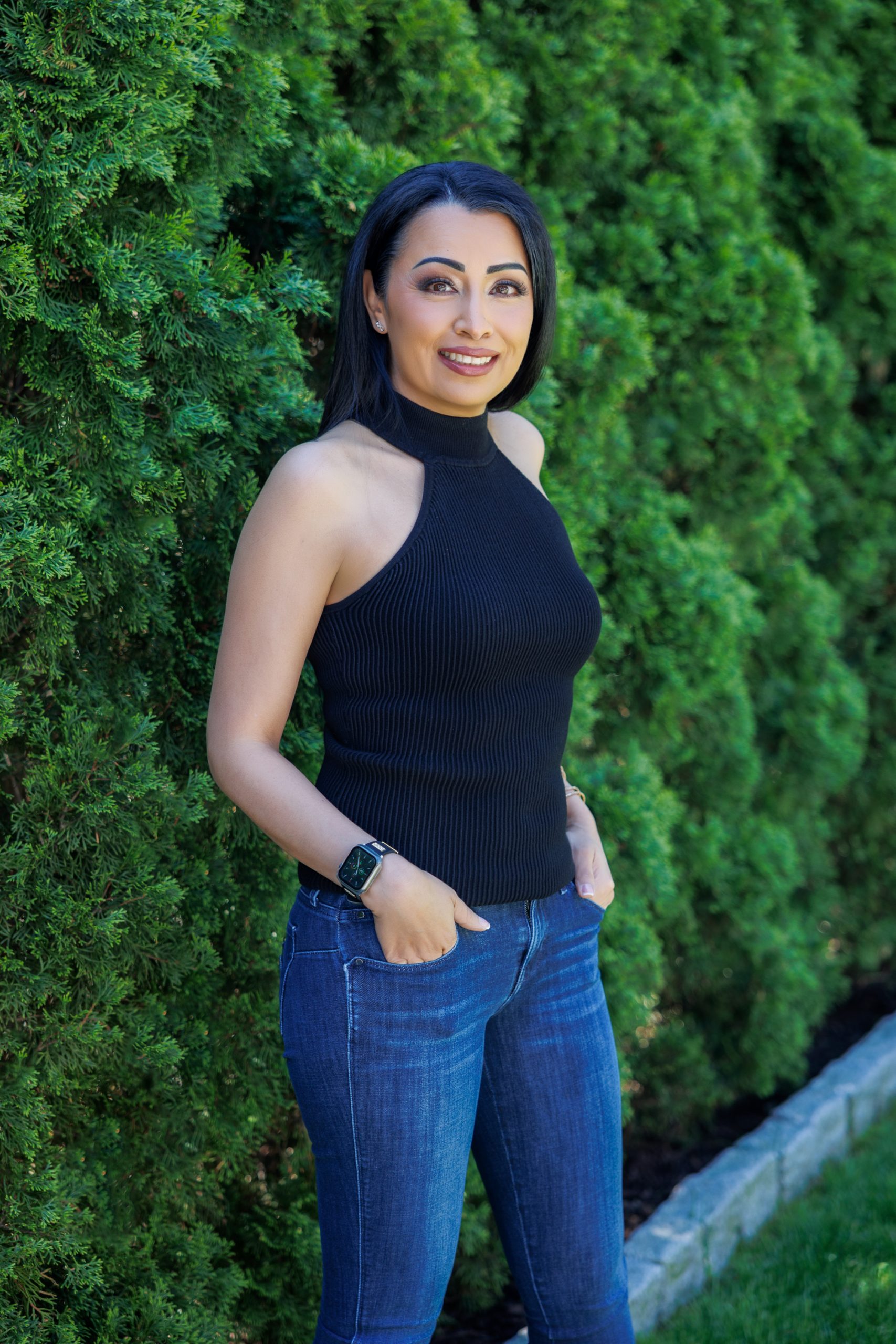 Founder of a personal growth blog for single mothers smiling during her homepage introduction.
